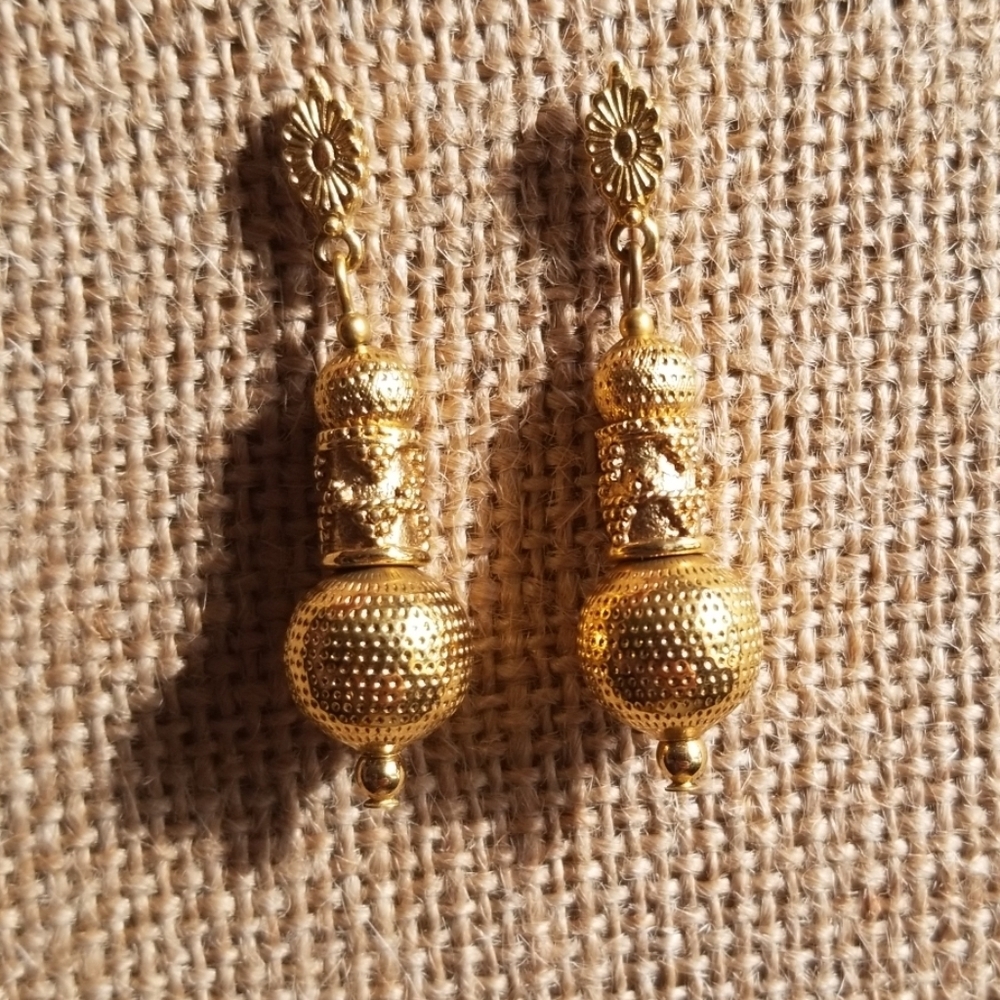 Beautiful gold ornate earrings.